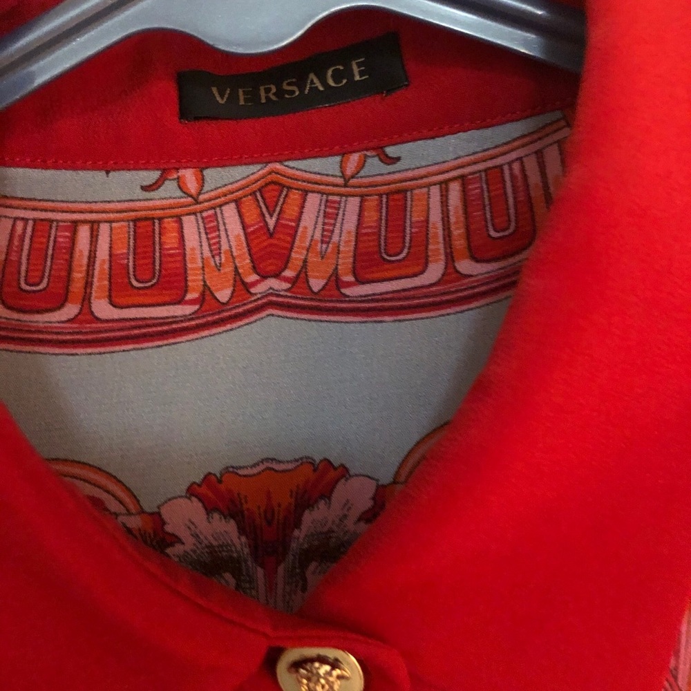 SOLD 📍Versace silk button down shirt 100% authentic - Picture 3 of 9